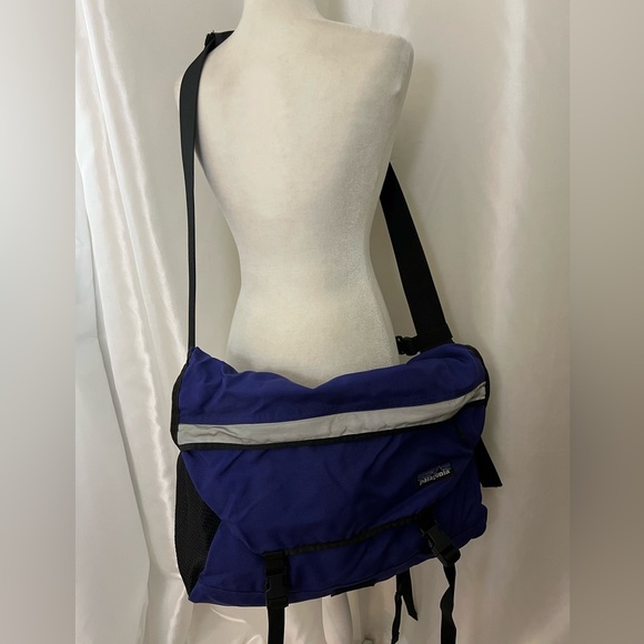Patagonia Critical Half-Mass Large Laptop Messenger Bag - Picture 1 of 9